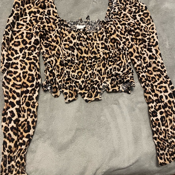H&M Tops - H&M Black and Brown Ruffled Crop Blouse